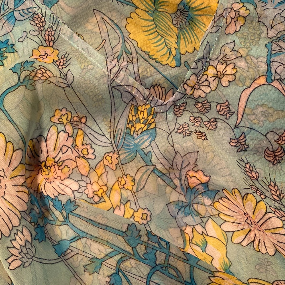 Beach Cover-up. Delicately fabric & flows with lights colors at the beach. - Picture 12 of 16